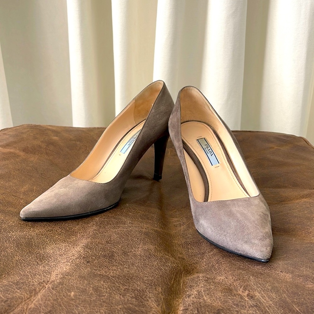 Prada gray suede pumps in a size 37 (7 US)